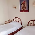 RedDoorz Plus near Tugu Mercusuar Anyer