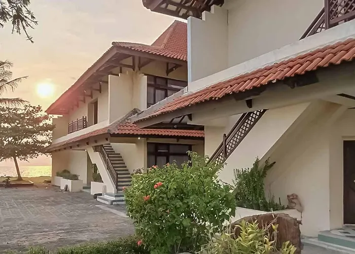 RedDoorz Plus near Tugu Mercusuar Anyer
